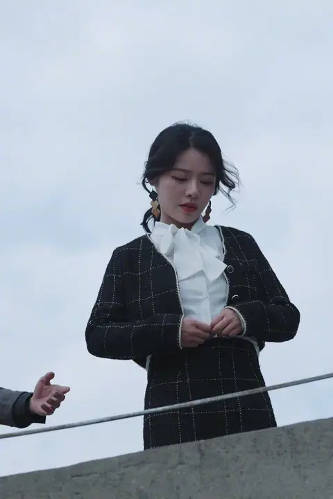 《原来她才是白月》封面