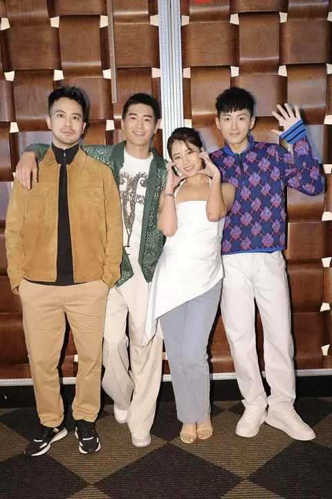 《恶灵世界》封面