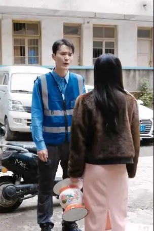 《狂飙龙尊》封面