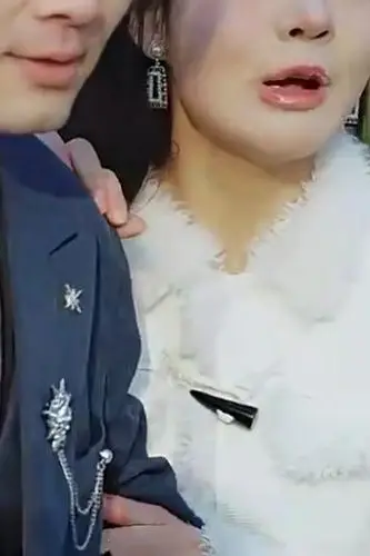 《医者为王被迫离婚后我向全世界摊牌》封面