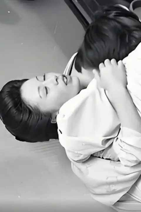 《秘本：袖与袖》封面