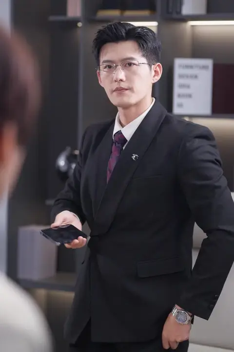 《女扮男装后我掰弯了闪婚总裁》封面