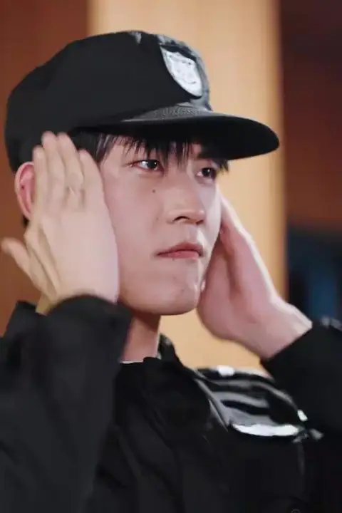 《我的绝美总裁女老板》封面