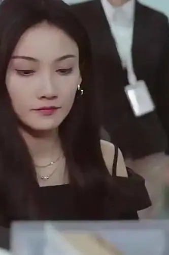 《闪婚总裁太上头》封面