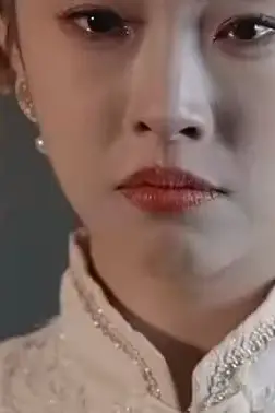 《危墙之下》封面