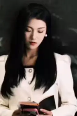《她的伤痕荣耀》封面