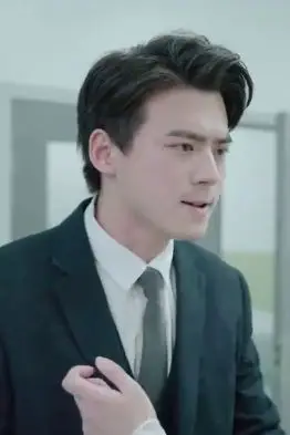 《白总霸爱上瘾》封面