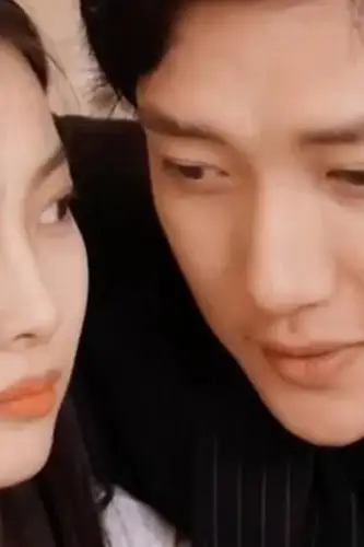 《强势锁婚：陆律师的契约娇妻》封面