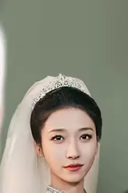 《燃冬之女王加冕》封面