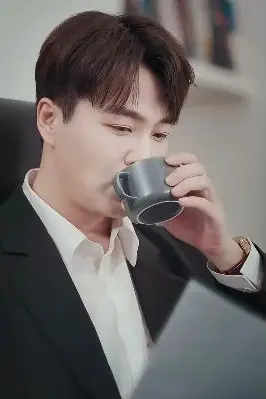 《总裁对我下手了》封面
