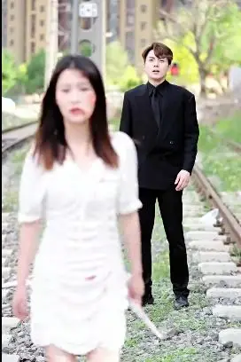 《墨少的蚀骨罪妻》封面