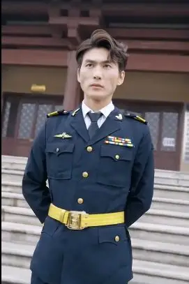 《战神奶爸是马甲大佬》封面