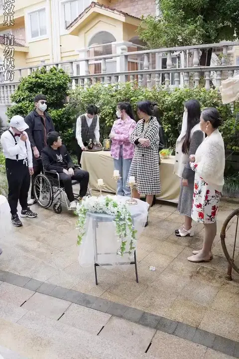 《美女总裁的贴身狂医》封面