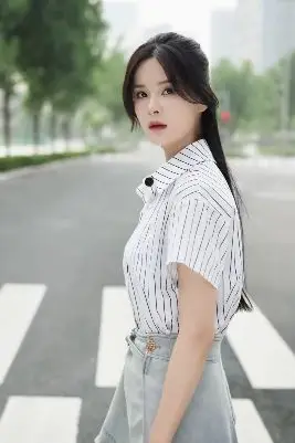 《重生33次我爱她》封面