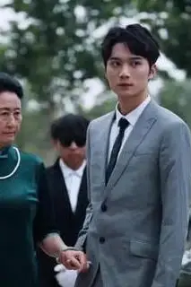 《新:豪门继承人拉着我领证》封面