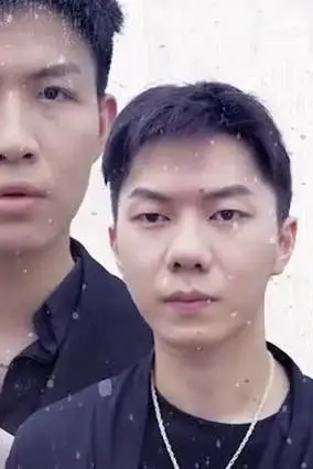 《我有三个大佬哥哥》封面