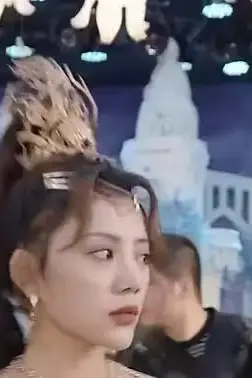 《绝世战魔的女帝老婆》封面