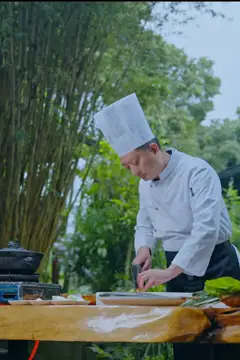 《诗歌里的美食》封面