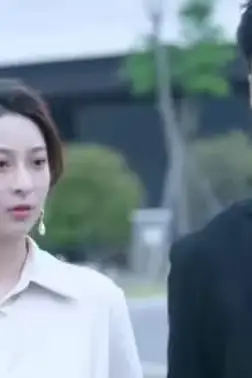 《逆天龙皇 (退婚后六大国民女神悔疯了)》封面